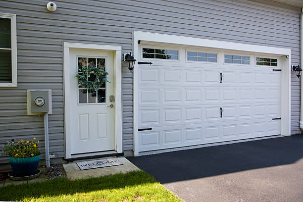 24/7 Emergency Garage Door Panel Replacement experts in Orangetree, FL